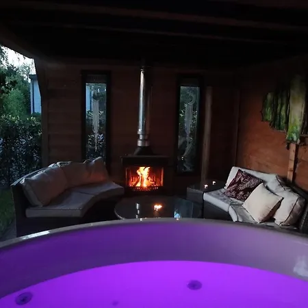 Chalet Bosrust & Bubbels - Met Hottub In Putten