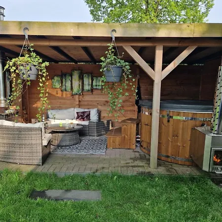 Chalet Bosrust & Bubbels - Met Hottub In Putten